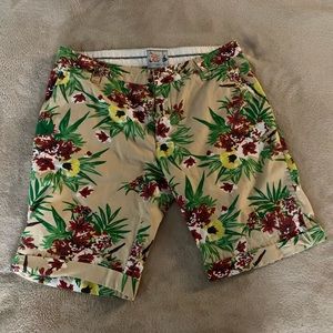 Flowery Flower Hawaiian Bermuda Cut Shorts